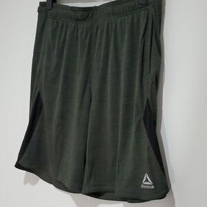 𝅺reebok olive green 35 Waist athletic shorts